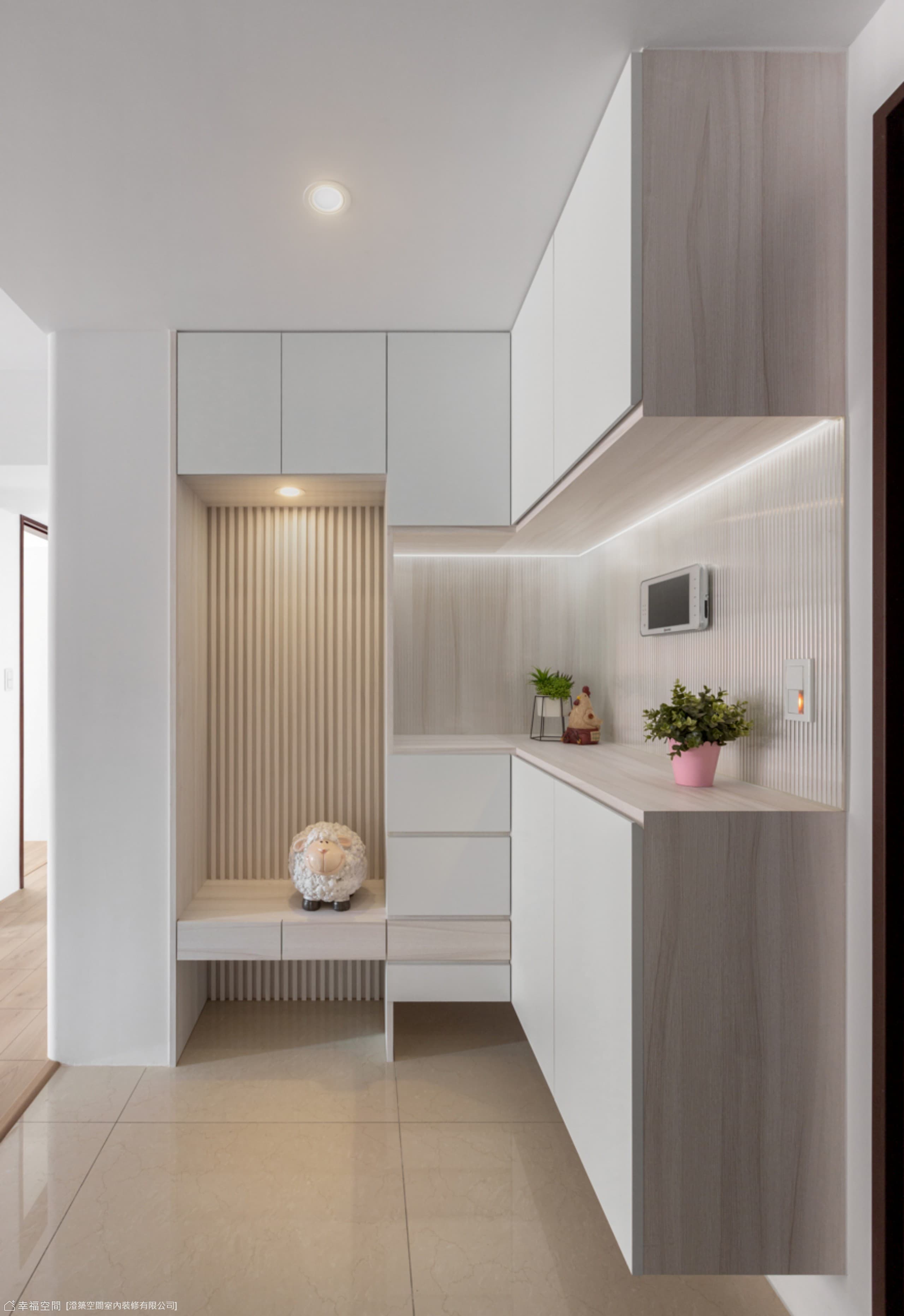 北歐風玄關木質收納