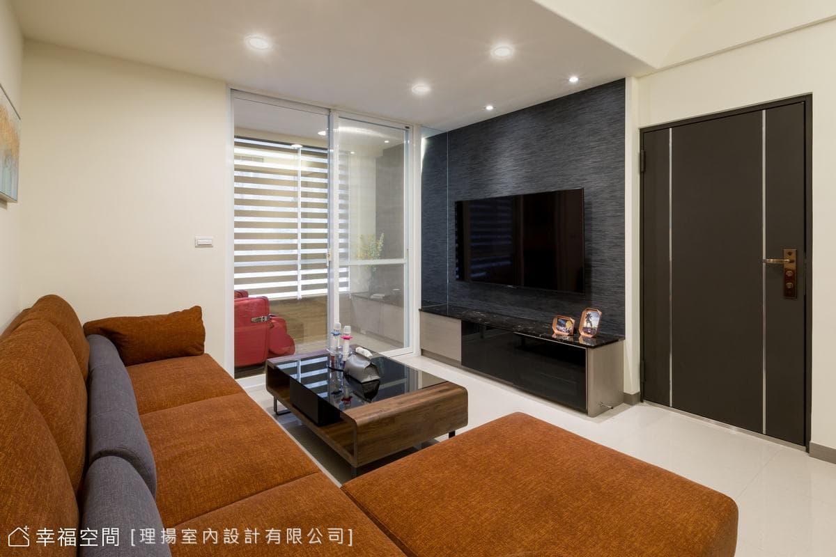 家裡有間電玩室？！ 40年老屋變身新婚宅