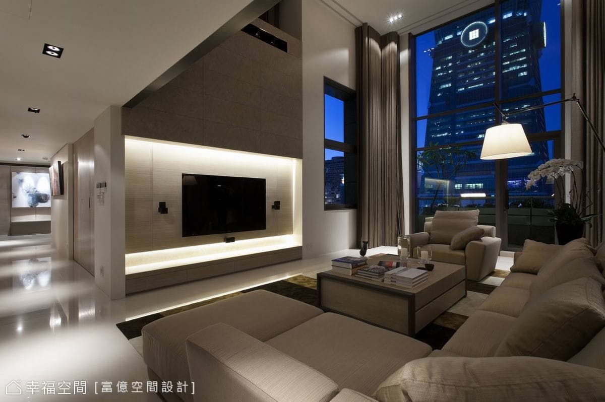 挑高採光窗