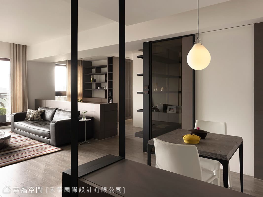 玄關望向室內