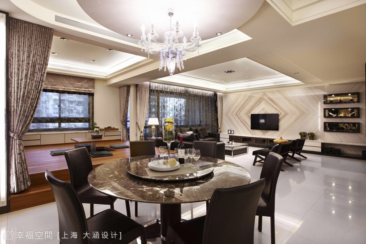 餐廳望向客廳