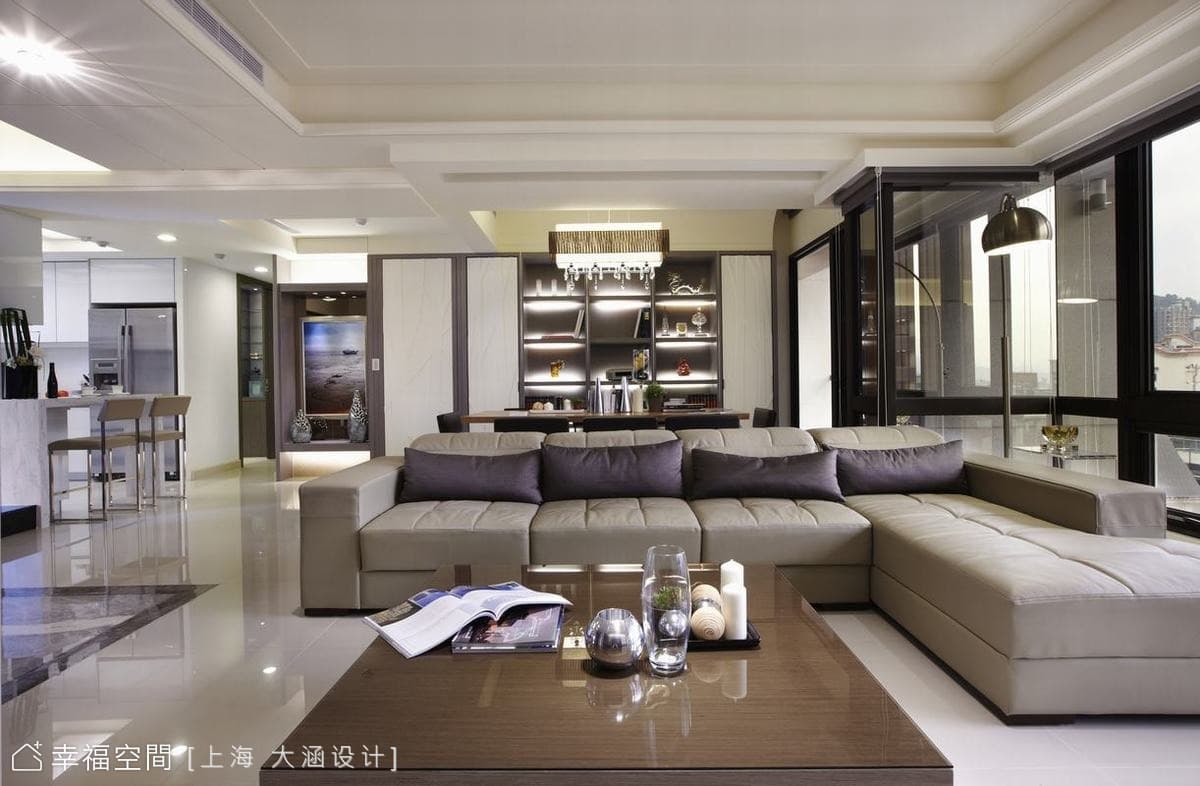 客廳望向餐廳