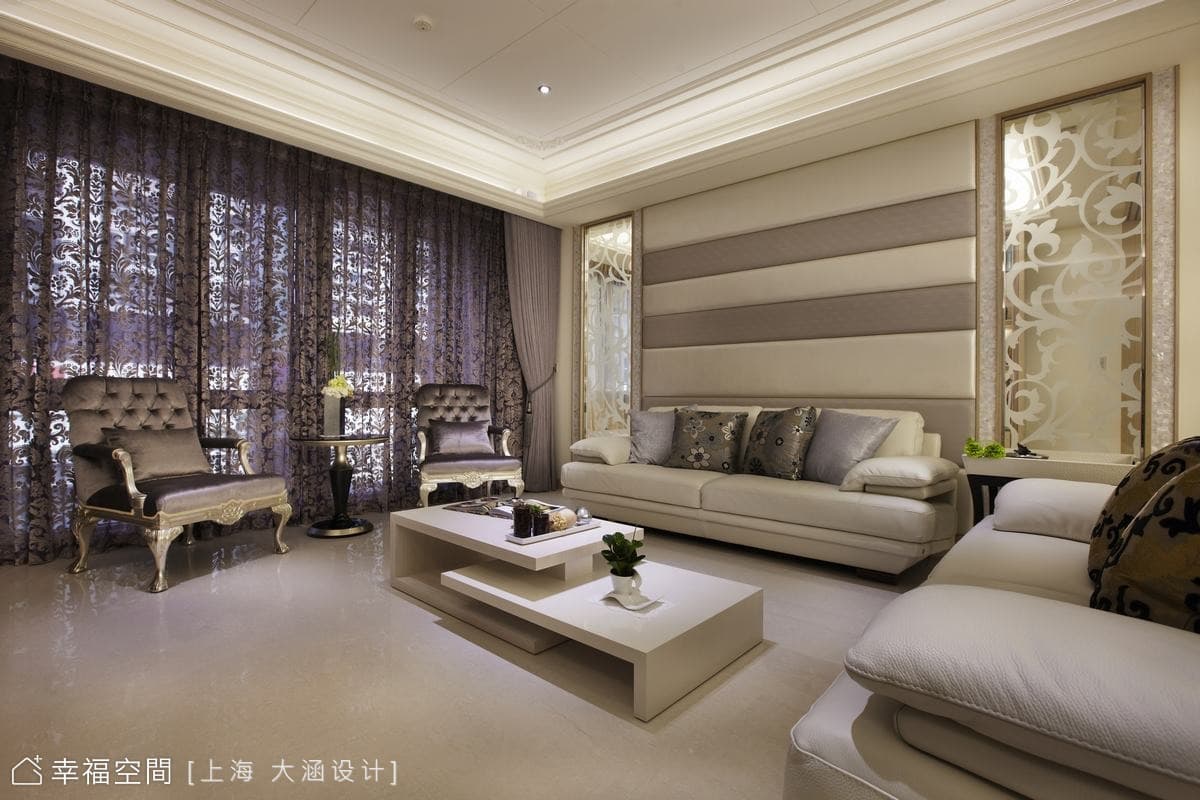 沙發背牆